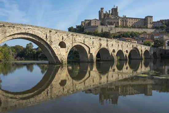 Pont_Vieux_et_Cathedrale_Saint-Nazaire_de_Beziers_cf02